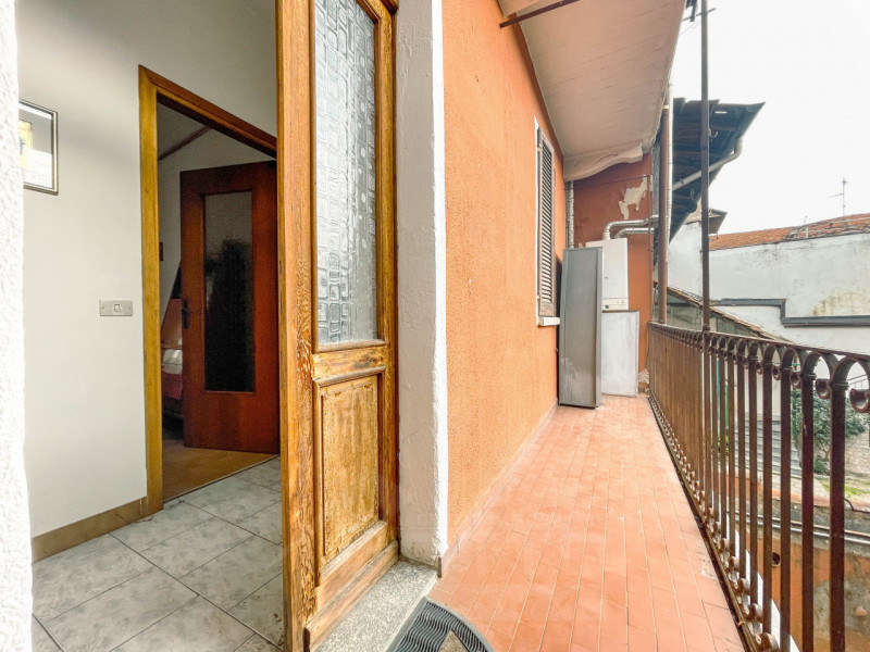 Immagine 17 di Palazzo in vendita  in piazza Manzetti 23 a Invorio