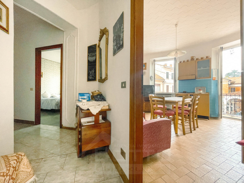 Immagine 18 di Palazzo in vendita  in piazza Manzetti 23 a Invorio