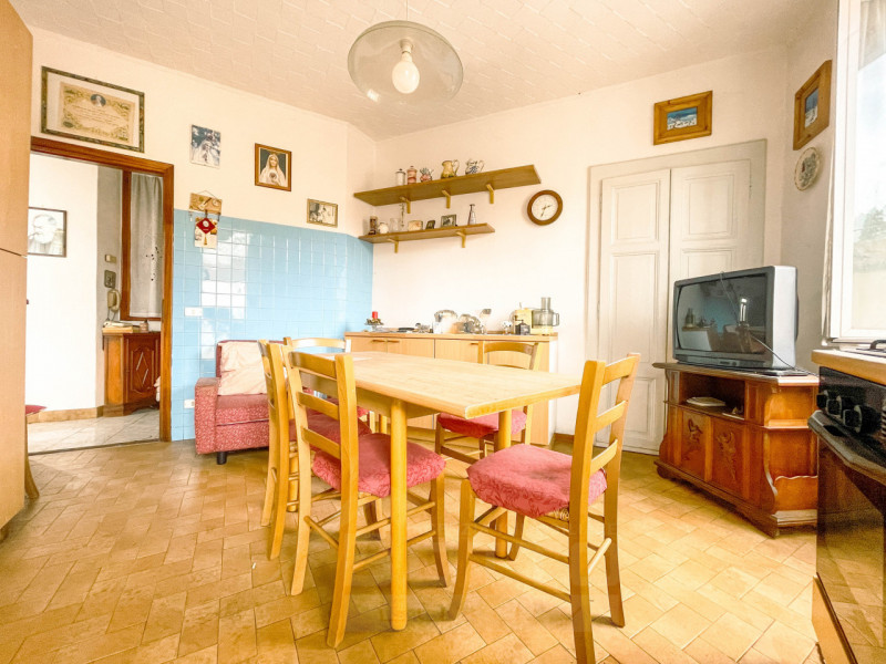 Immagine 21 di Palazzo in vendita  in piazza Manzetti 23 a Invorio