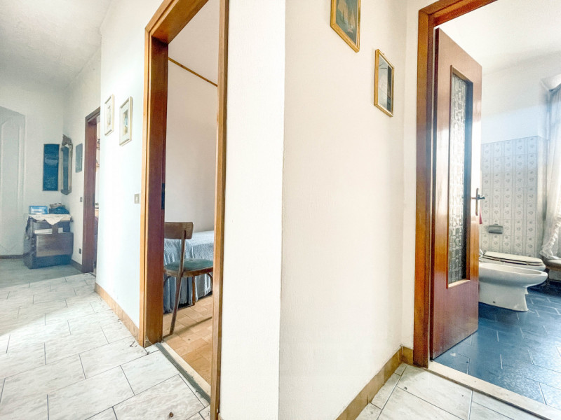 Immagine 22 di Palazzo in vendita  in piazza Manzetti 23 a Invorio