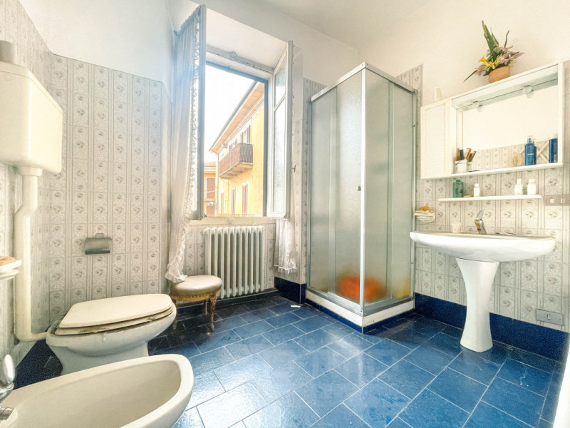 Immagine 24 di Palazzo in vendita  in piazza Manzetti 23 a Invorio