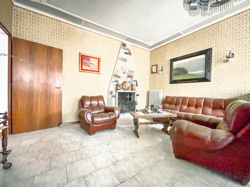 Immagine 30 di Palazzo in vendita  in piazza Manzetti 23 a Invorio