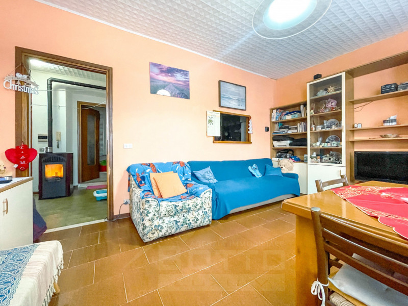 Immagine 34 di Palazzo in vendita  in piazza Manzetti 23 a Invorio