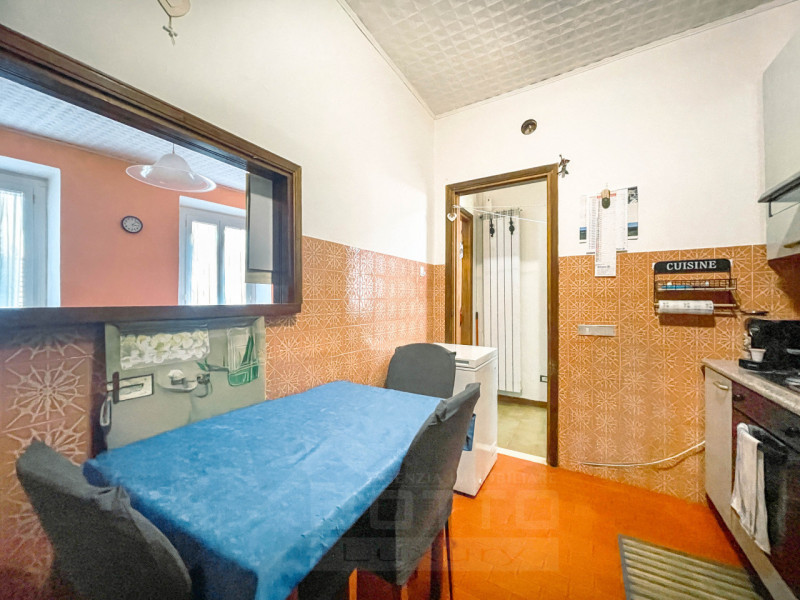 Immagine 37 di Palazzo in vendita  in piazza Manzetti 23 a Invorio