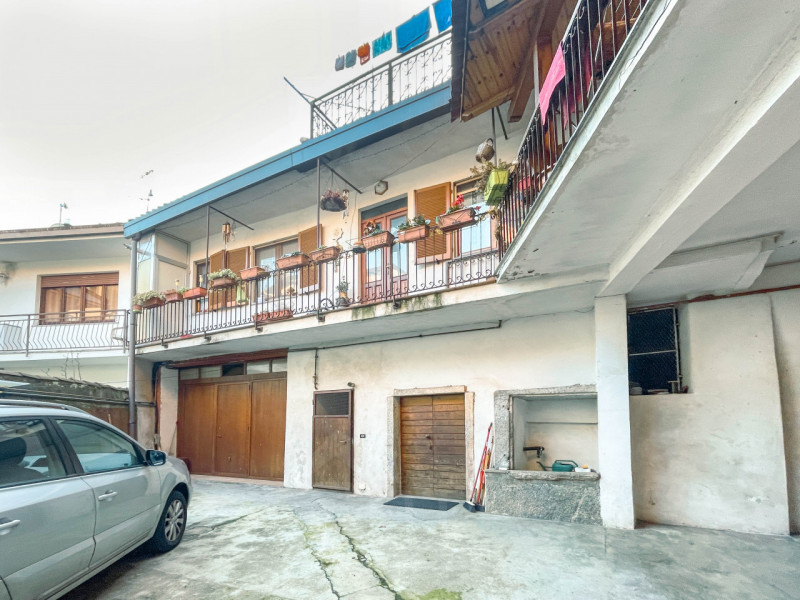 Immagine 41 di Palazzo in vendita  in piazza Manzetti 23 a Invorio