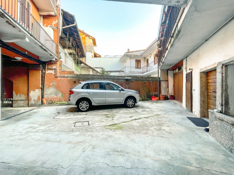 Immagine 42 di Palazzo in vendita  in piazza Manzetti 23 a Invorio