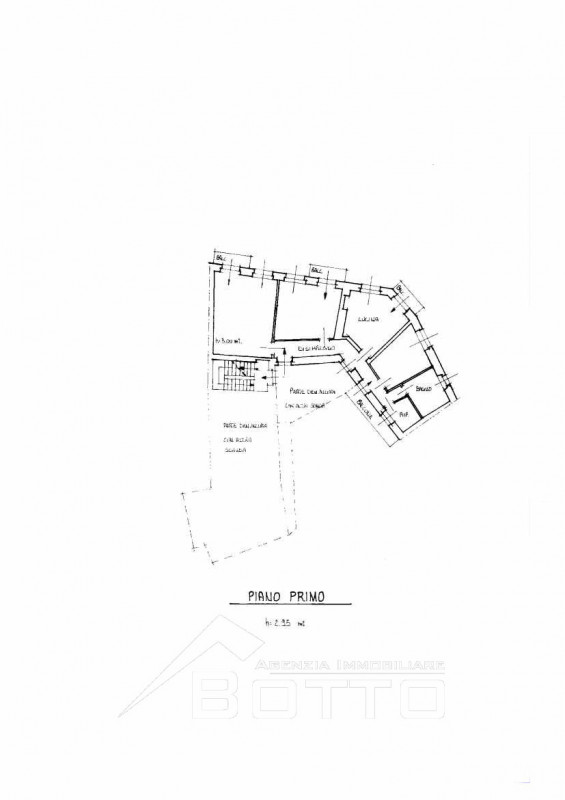 Immagine 43 di Palazzo in vendita  in piazza Manzetti 23 a Invorio