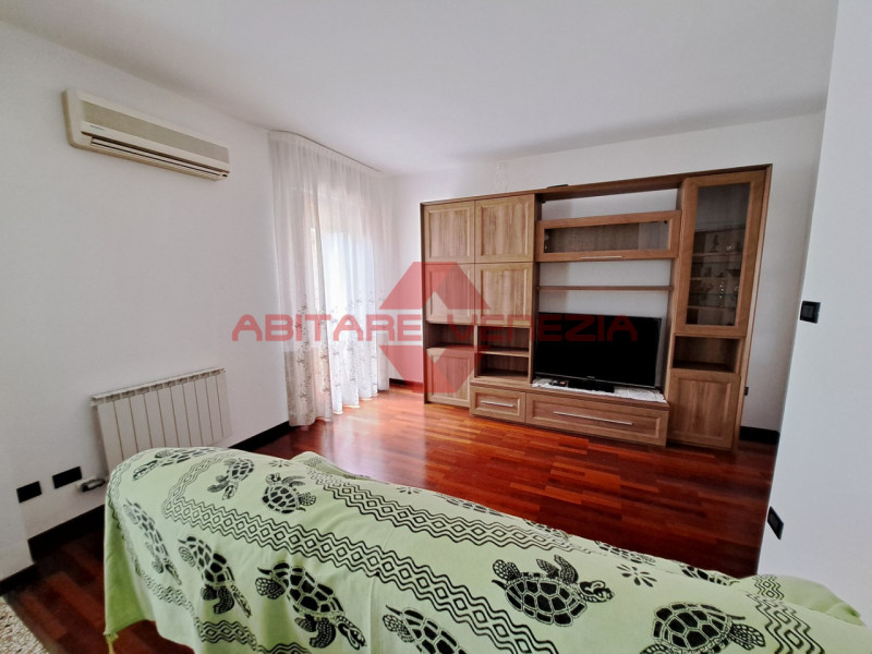 Immagine 8 di Appartamento in vendita  in Riviera San Nicolò 20 a Venezia