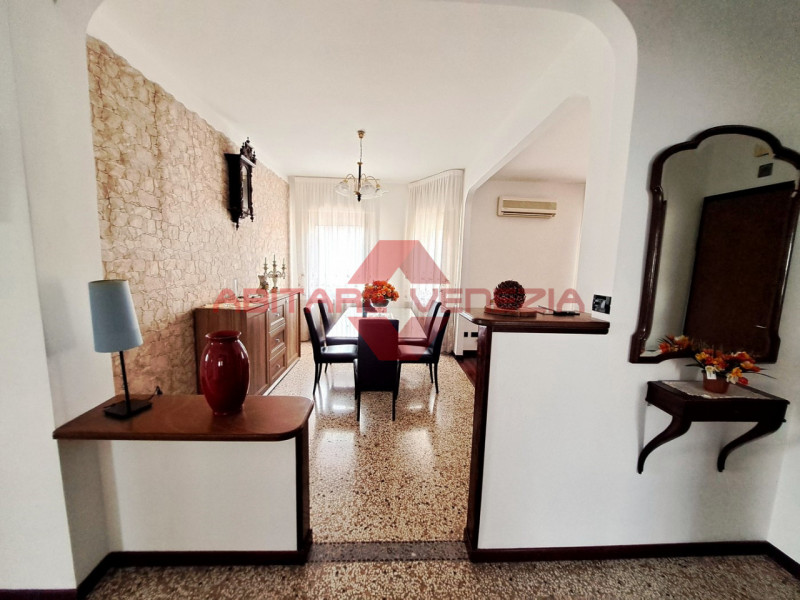 Immagine 10 di Appartamento in vendita  in Riviera San Nicolò 20 a Venezia