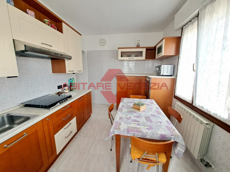 Immagine 16 di Appartamento in vendita  in Riviera San Nicolò 20 a Venezia