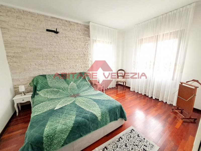 Immagine 17 di Appartamento in vendita  in Riviera San Nicolò 20 a Venezia