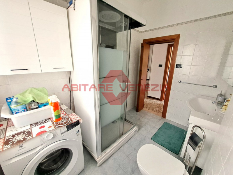 Immagine 22 di Appartamento in vendita  in Riviera San Nicolò 20 a Venezia