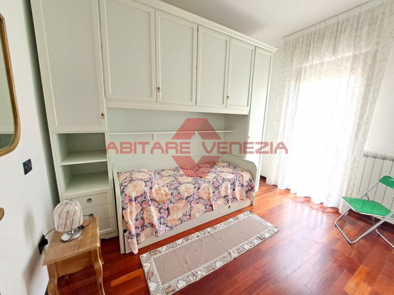 Immagine 23 di Appartamento in vendita  in Riviera San Nicolò 20 a Venezia