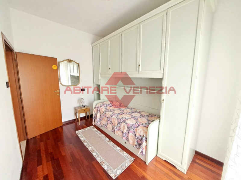Immagine 24 di Appartamento in vendita  in Riviera San Nicolò 20 a Venezia