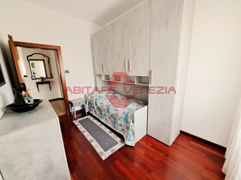 Immagine 27 di Appartamento in vendita  in Riviera San Nicolò 20 a Venezia