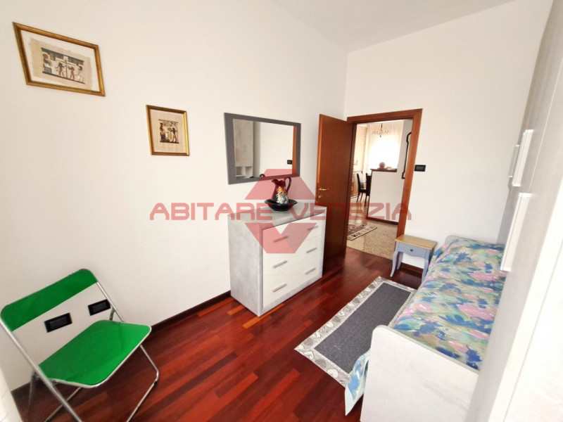Immagine 28 di Appartamento in vendita  in Riviera San Nicolò 20 a Venezia