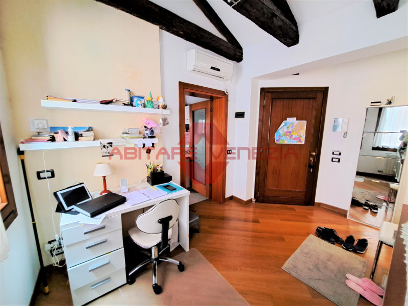 Immagine 15 di Appartamento in vendita  in castello 4196 a Venezia