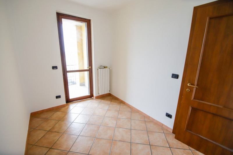 Immagine 14 di Appartamento in vendita  in via giovanni  faldella 68 a Crescentino