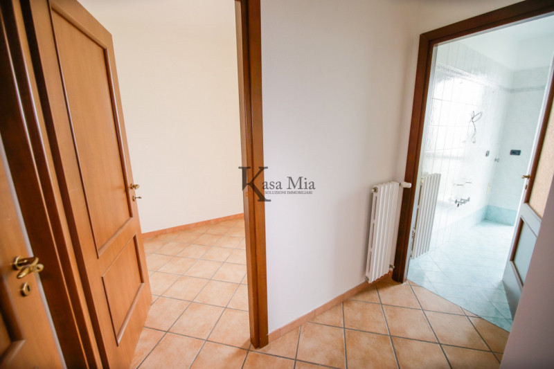 Immagine 18 di Appartamento in vendita  in via giovanni  faldella 68 a Crescentino