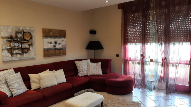 Immagine 5 di Casa bifamiliare in vendita  in via marche a Castano Primo