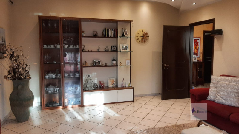 Immagine 7 di Casa bifamiliare in vendita  in via marche a Castano Primo