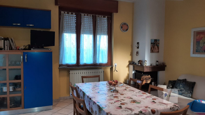 Immagine 10 di Casa bifamiliare in vendita  in via marche a Castano Primo