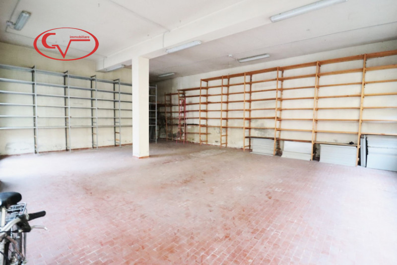 Immagine 2 di Magazzino in vendita  a Montevarchi