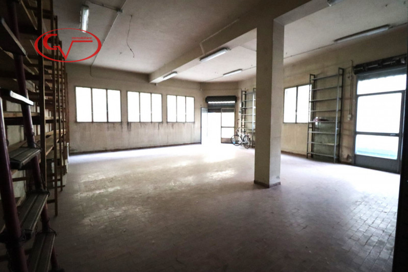 Immagine 3 di Magazzino in vendita  a Montevarchi