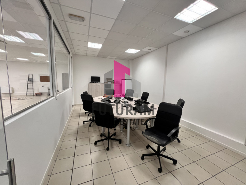 Immagine 11 di Ufficio in affitto  a Vicenza