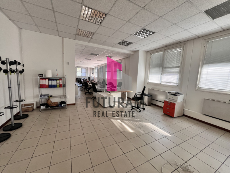 Immagine 12 di Ufficio in affitto  a Vicenza