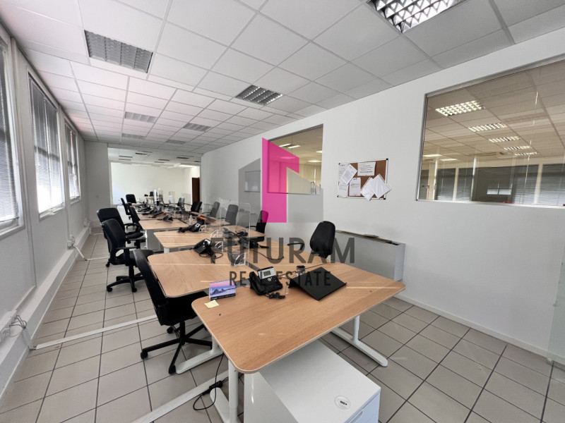 Immagine 13 di Ufficio in affitto  a Vicenza