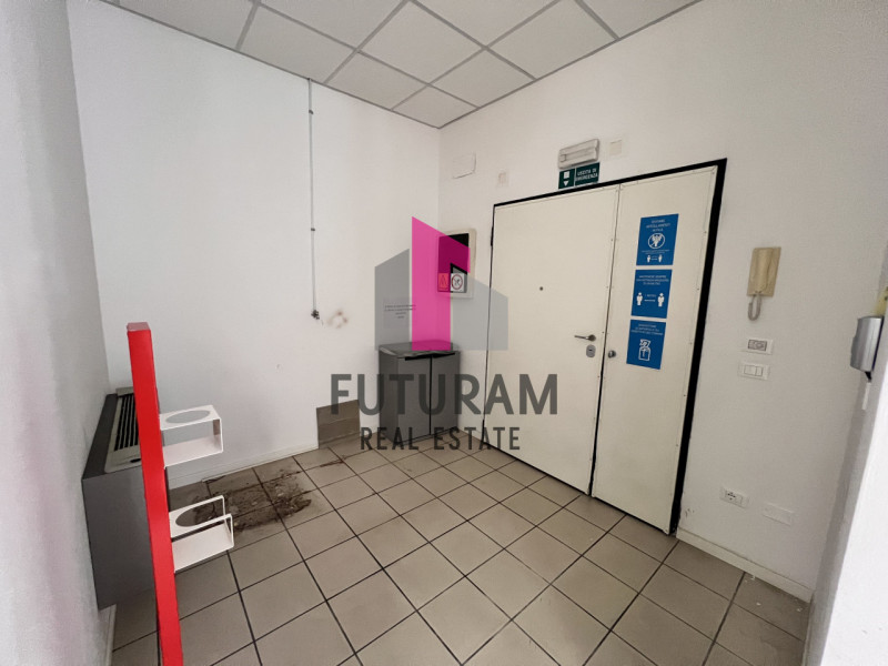 Immagine 15 di Ufficio in affitto  a Vicenza
