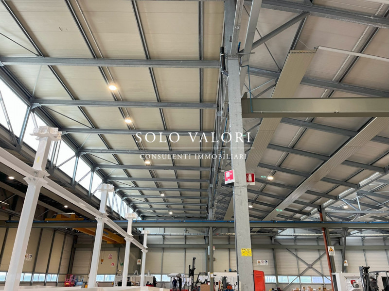 Immagine 3 di Capannone industriale in affitto  a Portogruaro