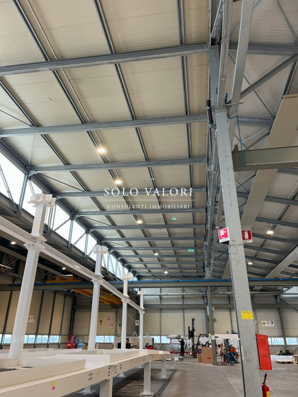 Immagine 8 di Capannone industriale in affitto  a Portogruaro
