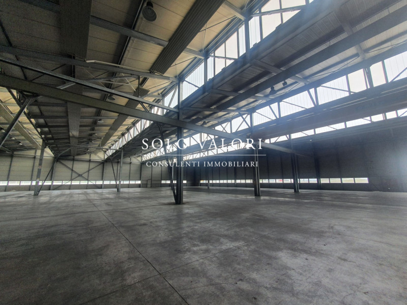 Immagine 12 di Capannone industriale in affitto  a Roncade