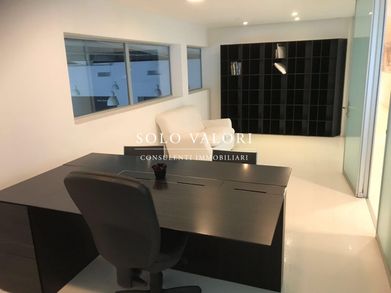 Immagine 14 di Capannone industriale in affitto  a Roncade