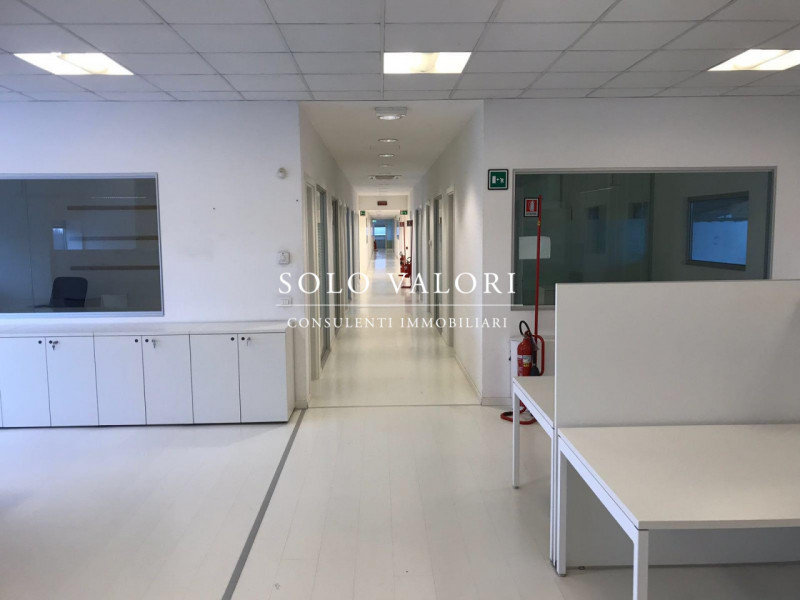 Immagine 18 di Capannone industriale in affitto  a Roncade