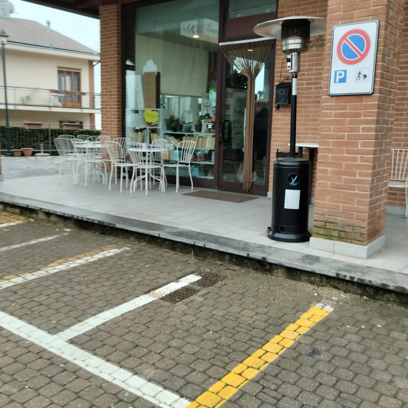 Immagine 2 di Negozio in vendita  in PIAZZA IV NOVEMBRE 5 a Baldissero Torinese