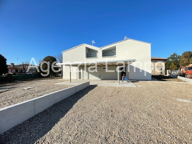 Immagine 1 di Casa bifamiliare in vendita  in Via Vittoria a Cessalto