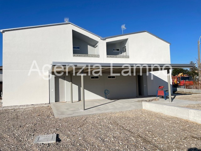 Immagine 2 di Casa bifamiliare in vendita  in Via Vittoria a Cessalto