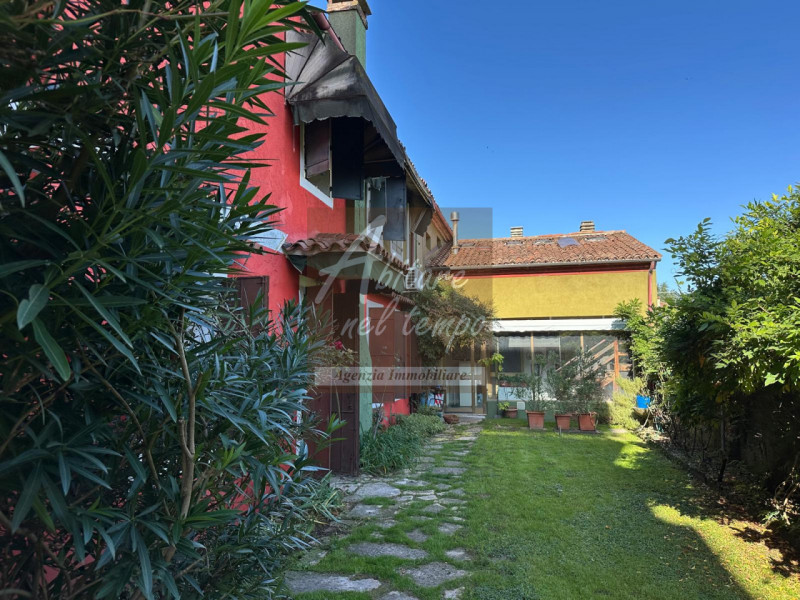 Immagine 2 di Palazzo in vendita  in VIALE DELLA STAZIONE a Cittadella