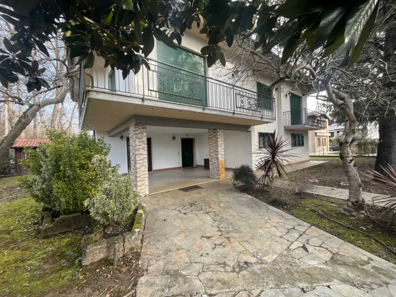 Immagine 2 di Villa in affitto  in Via Padova a Mirano