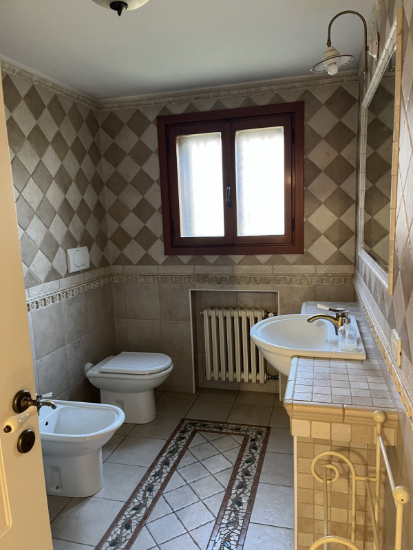 Immagine 6 di Villa in affitto  in Via Padova a Mirano