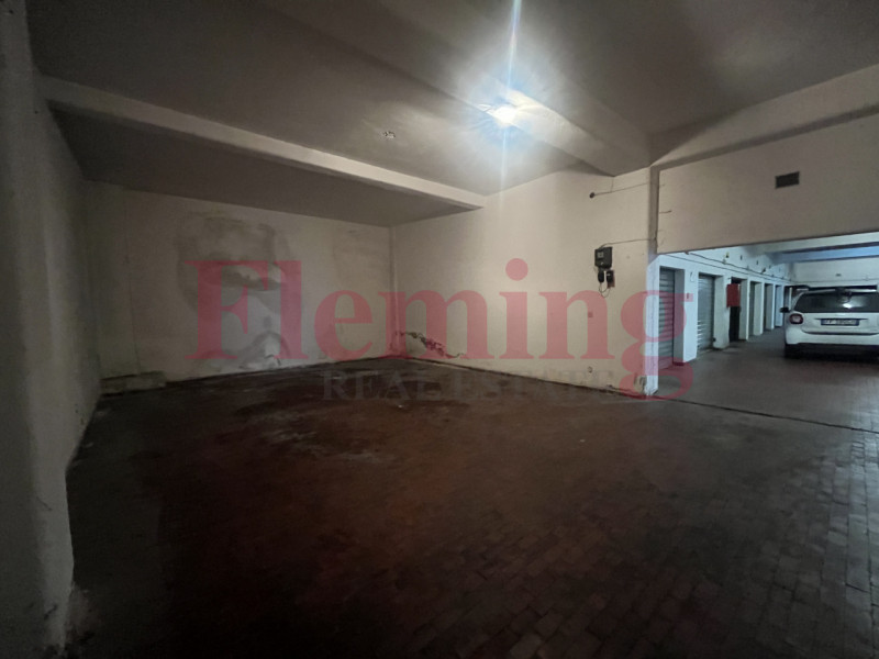 Immagine 3 di Garage in affitto  in Piazza Stefano Jacini a Roma