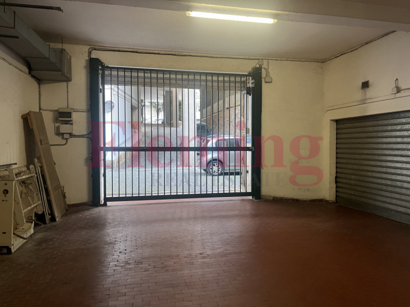 Immagine 17 di Garage in affitto  in Piazza Stefano Jacini a Roma