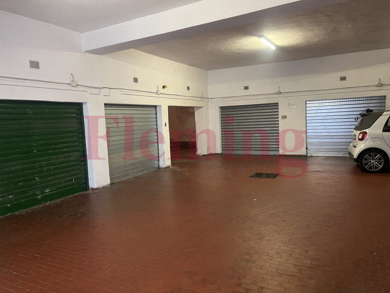 Immagine 20 di Garage in affitto  in Piazza Stefano Jacini a Roma