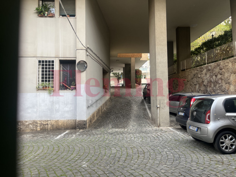 Immagine 21 di Garage in affitto  in Piazza Stefano Jacini a Roma