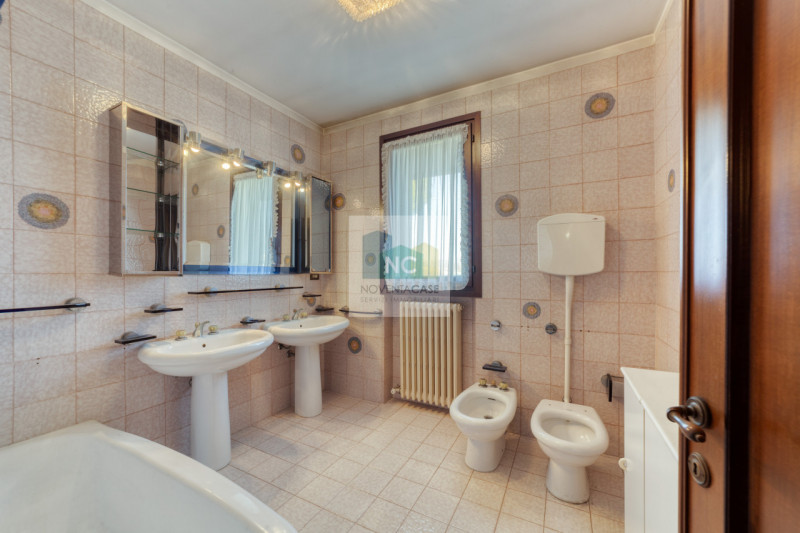 Immagine 17 di Villa in vendita  in via via cappello a Noventa Padovana