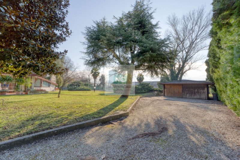 Immagine 21 di Villa in vendita  in via via cappello a Noventa Padovana