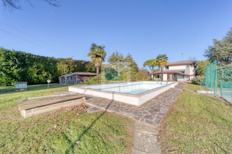Immagine 30 di Villa in vendita  in via via cappello a Noventa Padovana